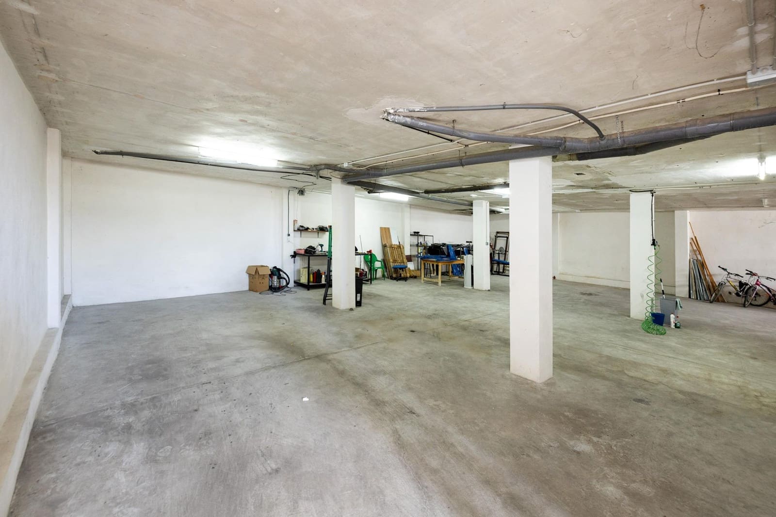 8 bedroom Commercial for sale in Pinos Puente with garage - € 285,450 (Ref: 9431798)