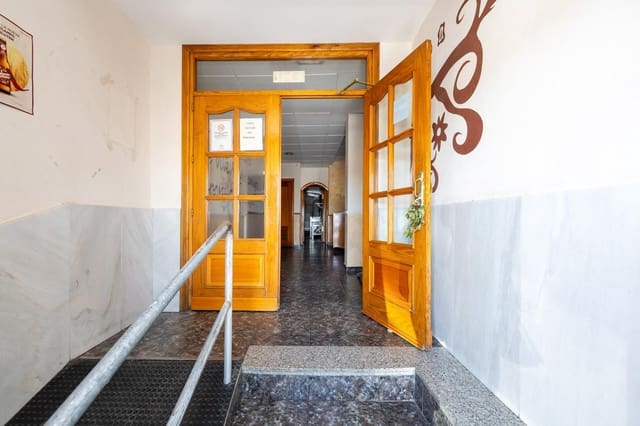 8 bedroom Commercial for sale in Pinos Puente with garage - € 285,450 (Ref: 9431798)