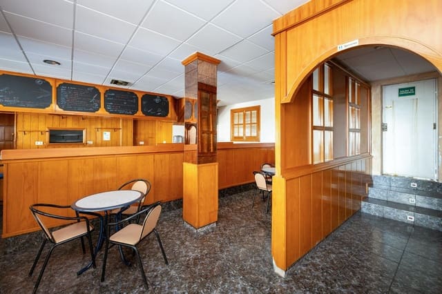 8 bedroom Commercial for sale in Pinos Puente with garage - € 285,450 (Ref: 9431798)