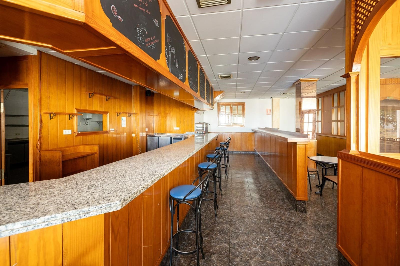 8 bedroom Commercial for sale in Pinos Puente with garage - € 285,450 (Ref: 9431798)