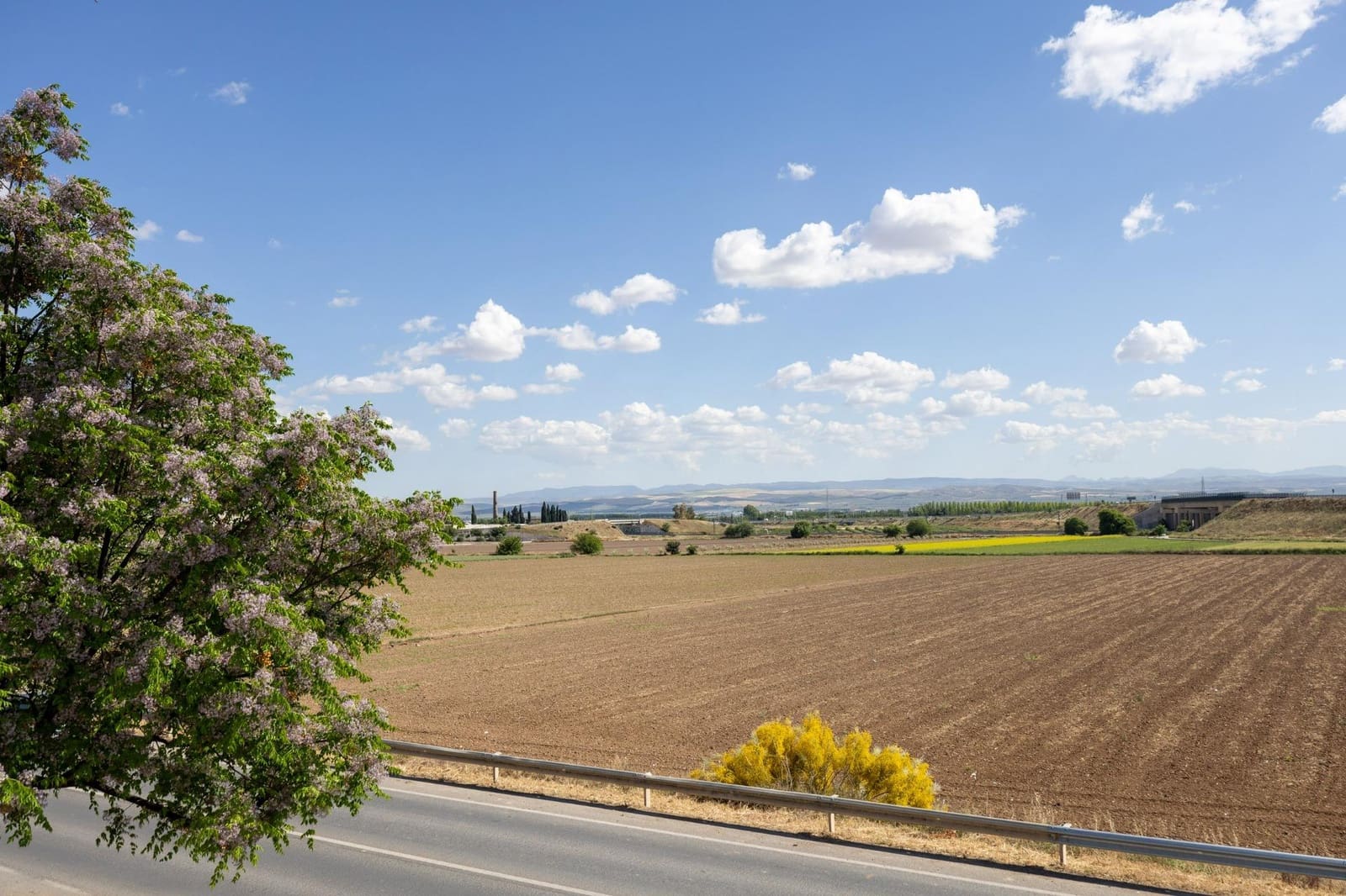 8 bedroom Commercial for sale in Pinos Puente with garage - € 285,450 (Ref: 9431798)