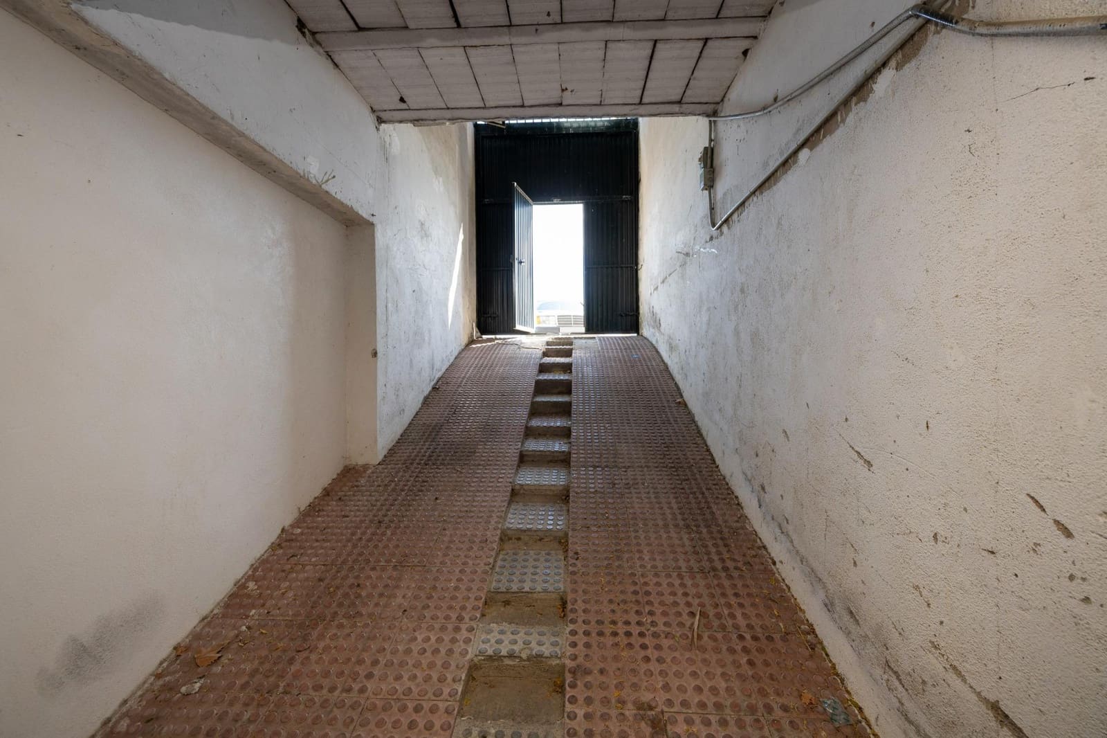 8 bedroom Commercial for sale in Pinos Puente with garage - € 285,450 (Ref: 9431798)