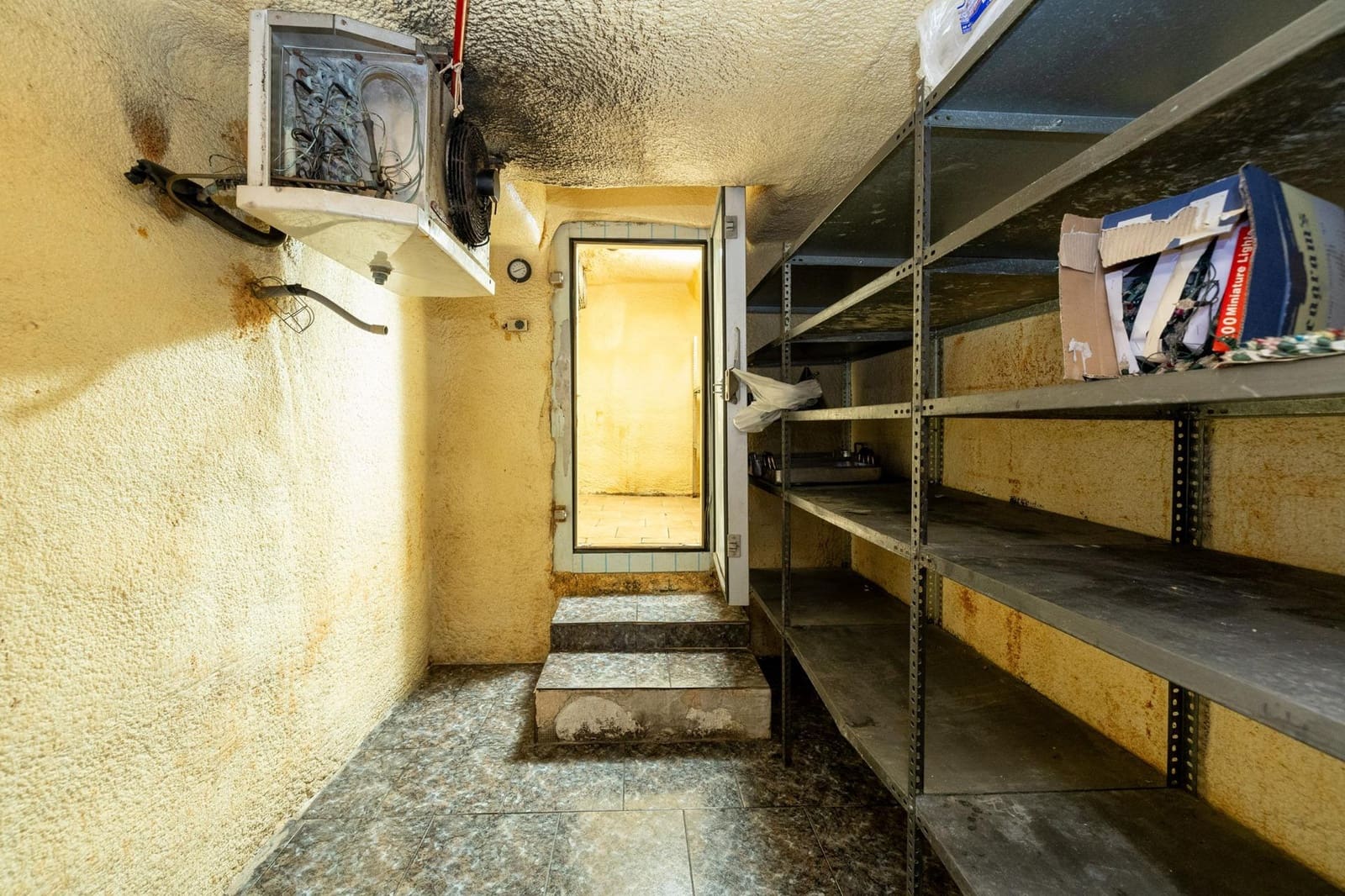 8 bedroom Commercial for sale in Pinos Puente with garage - € 285,450 (Ref: 9431798)