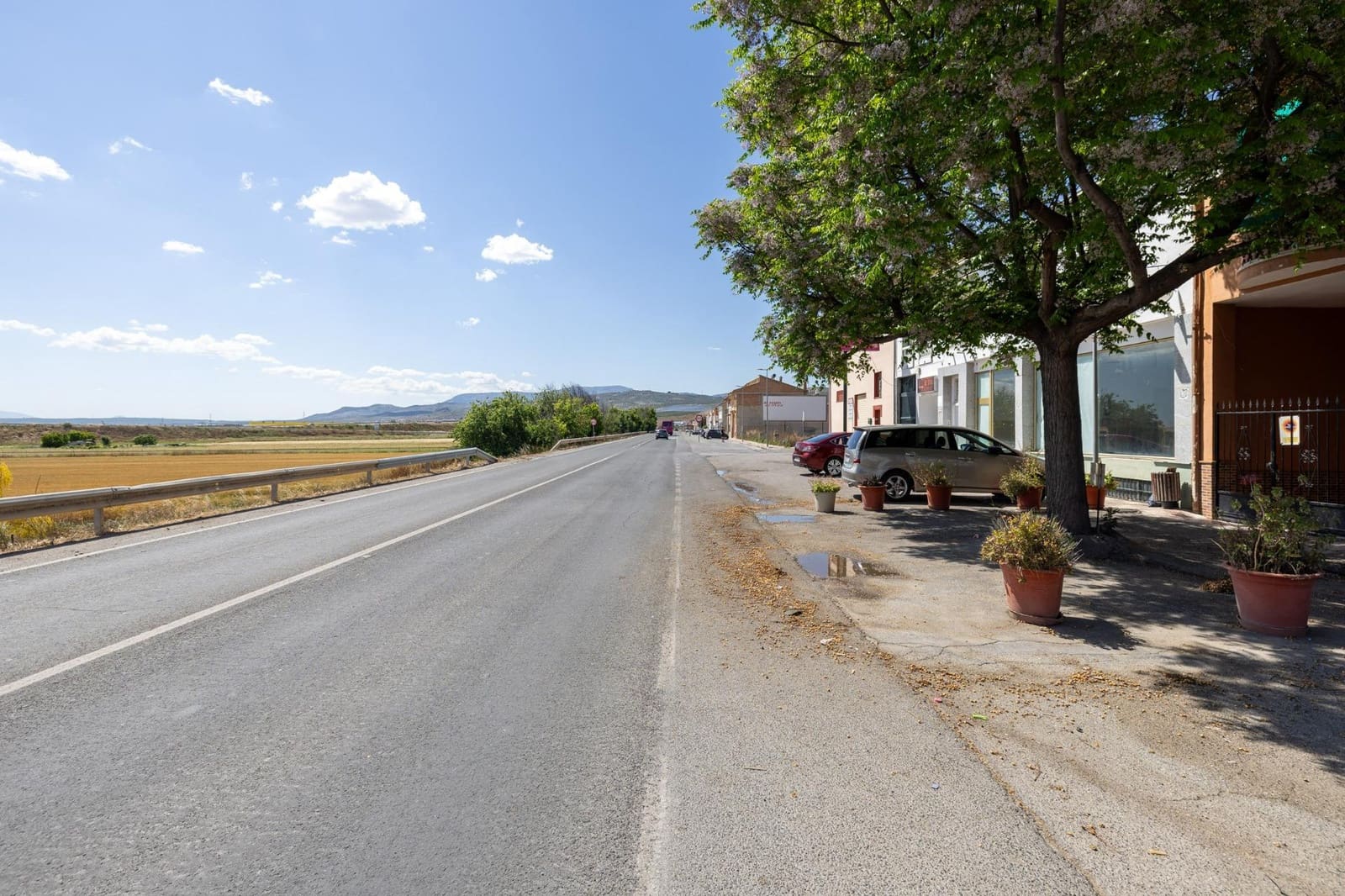 8 bedroom Commercial for sale in Pinos Puente with garage - € 285,450 (Ref: 9431798)