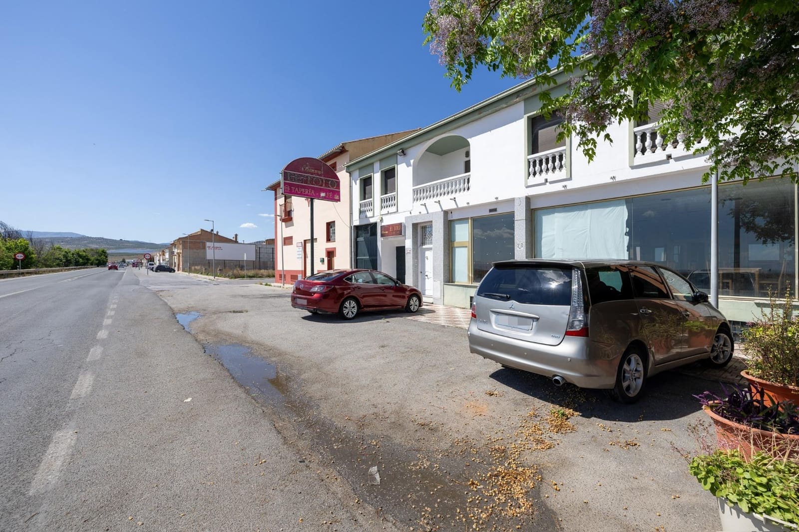 8 bedroom Commercial for sale in Pinos Puente with garage - € 285,450 (Ref: 9431798)