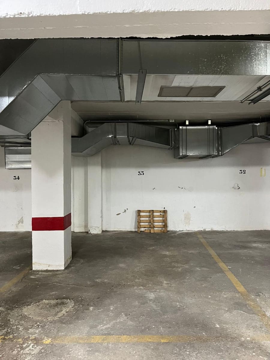 Garaż na sprzedaż w Miasto Grenada - 10 000 € (Ref: 9434943)