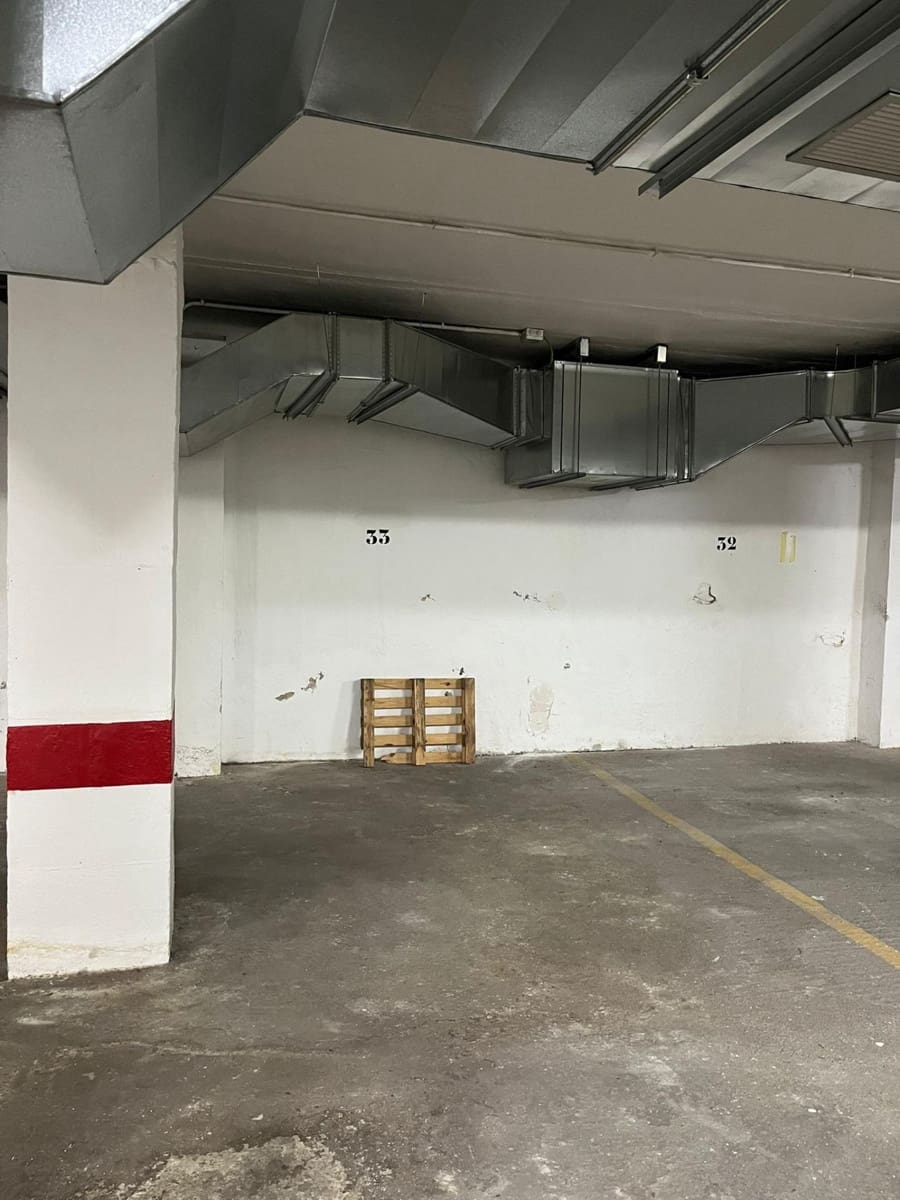 Garaż na sprzedaż w Miasto Grenada - 10 000 € (Ref: 9434943)