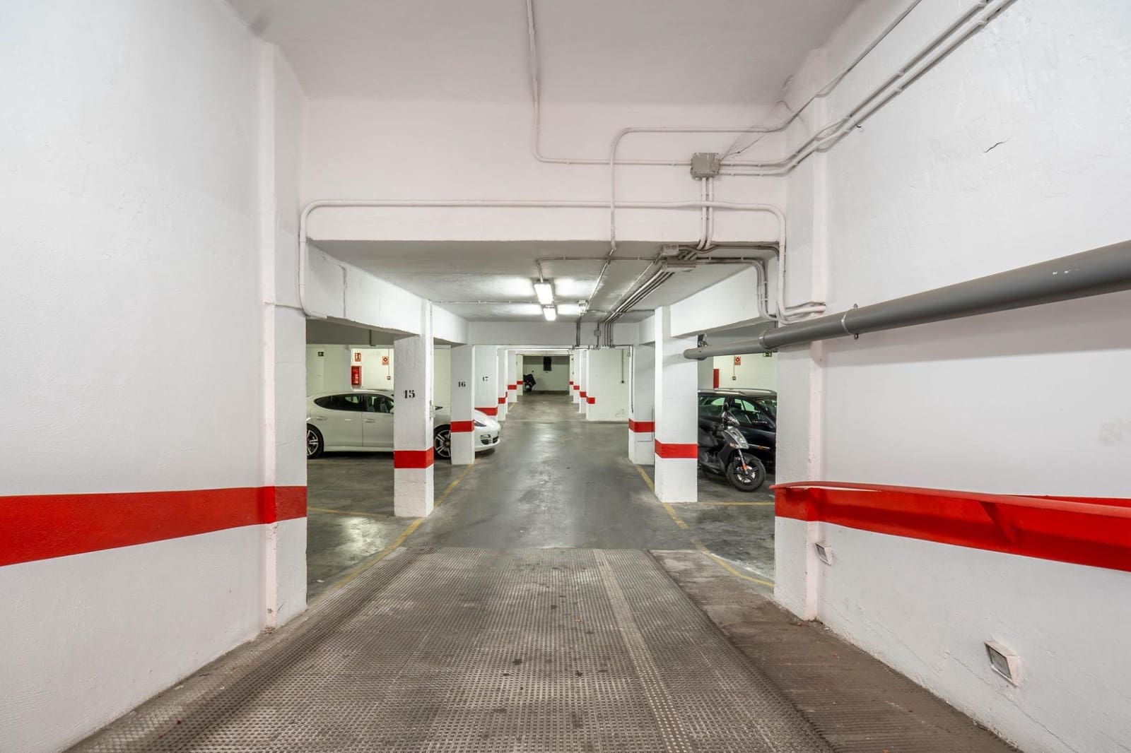 Garaż na sprzedaż w Miasto Grenada - 10 000 € (Ref: 9434943)