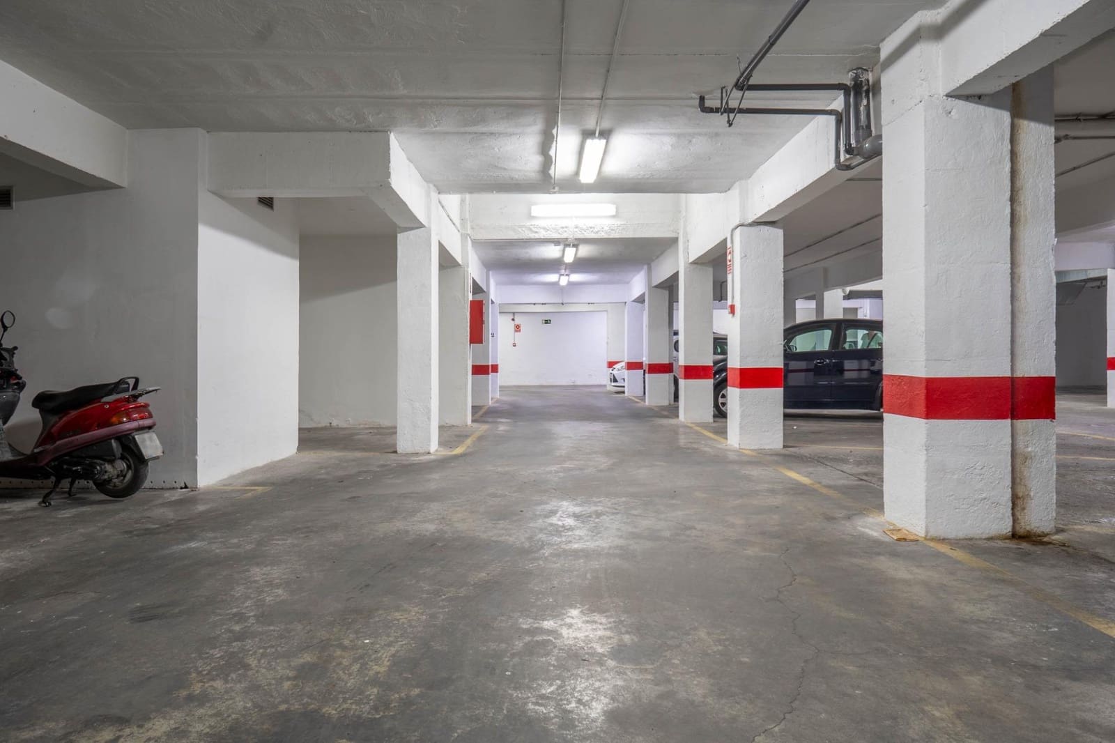 Garaż na sprzedaż w Miasto Grenada - 10 000 € (Ref: 9434943)