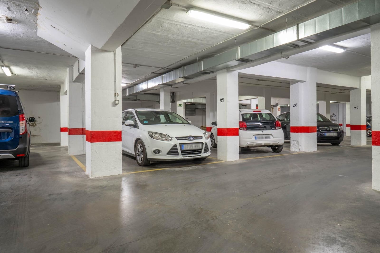 Garaż na sprzedaż w Miasto Grenada - 10 000 € (Ref: 9434943)