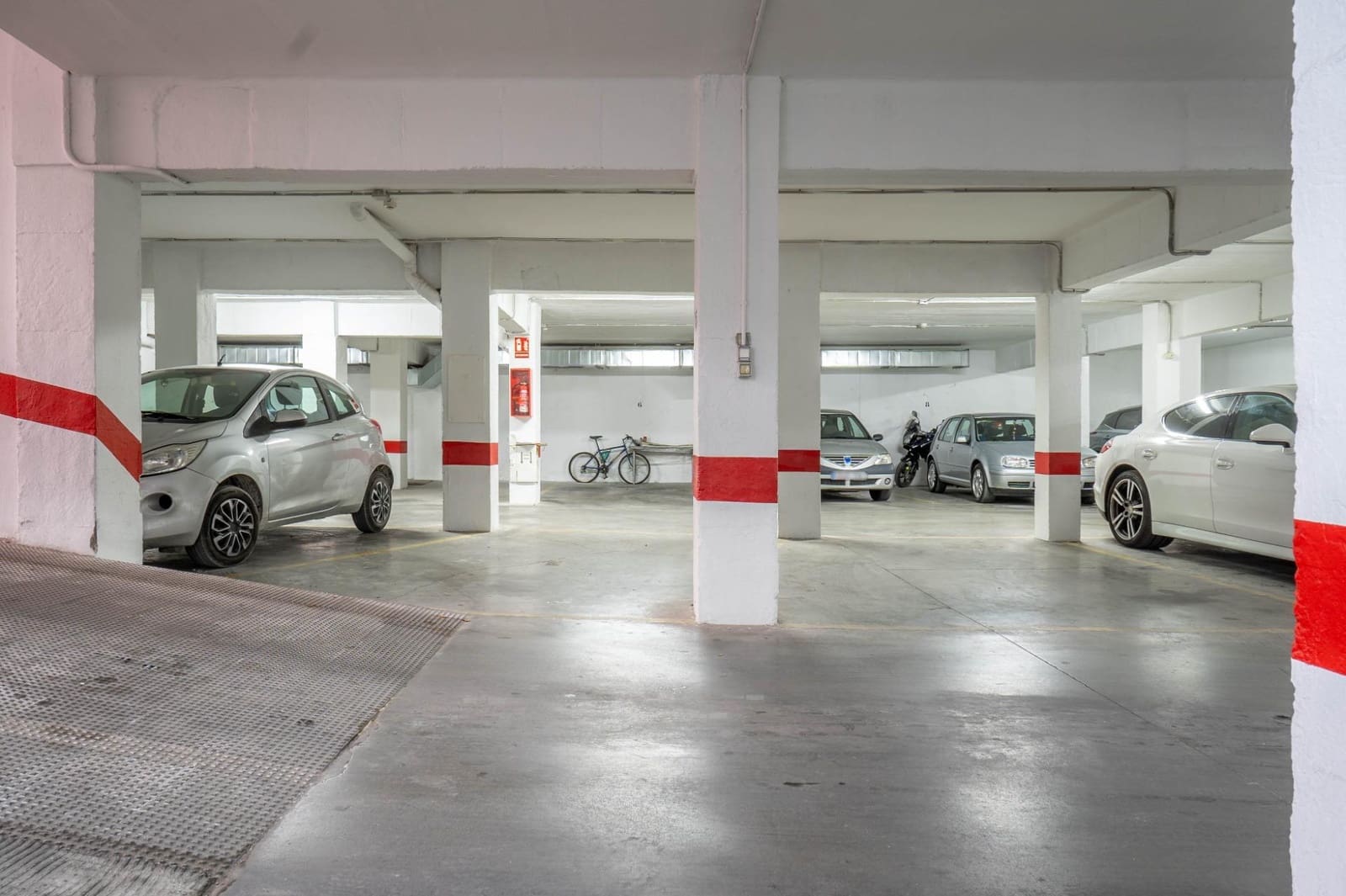 Garaż na sprzedaż w Miasto Grenada - 10 000 € (Ref: 9434943)