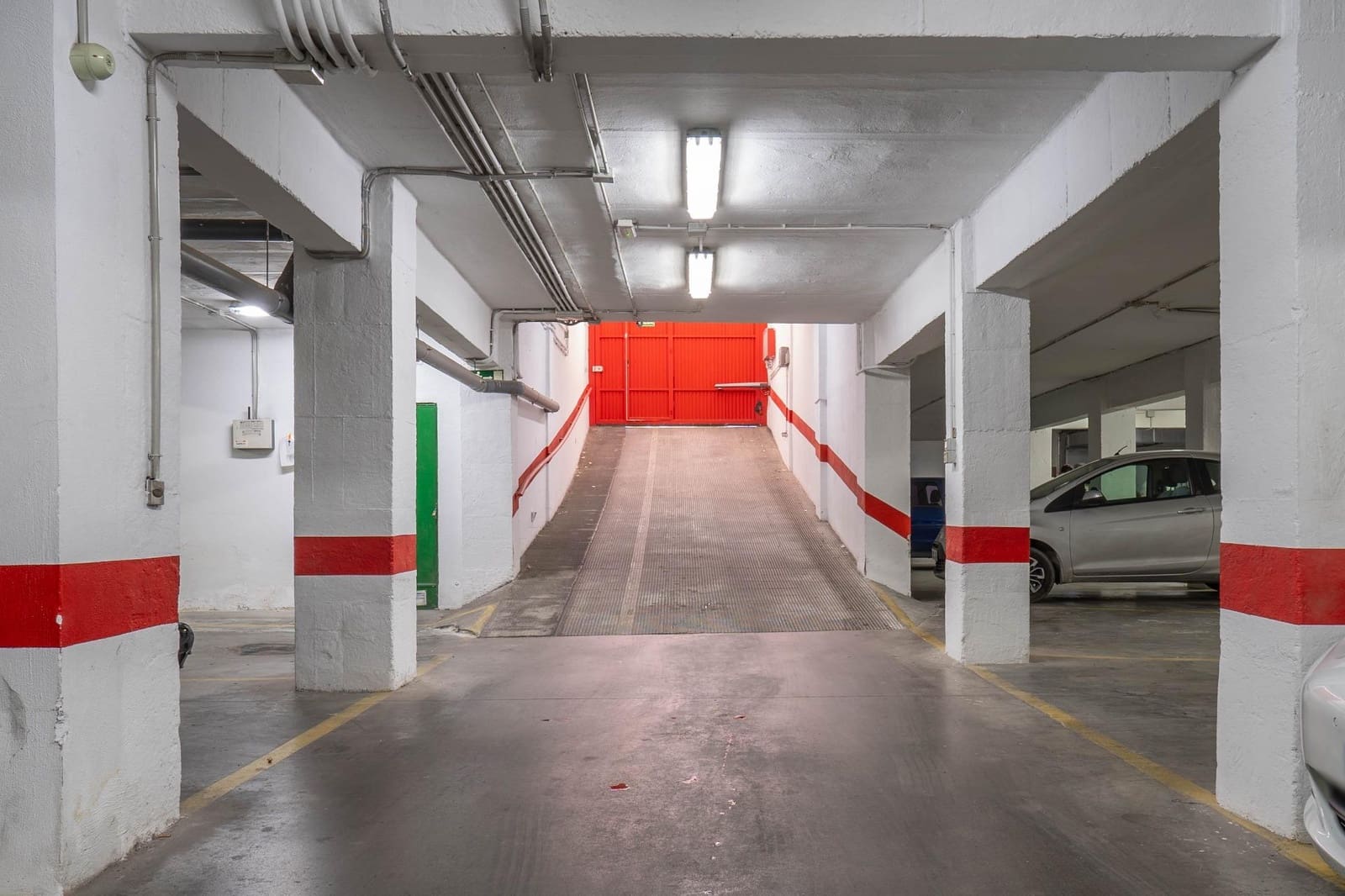 Garaż na sprzedaż w Miasto Grenada - 10 000 € (Ref: 9434943)