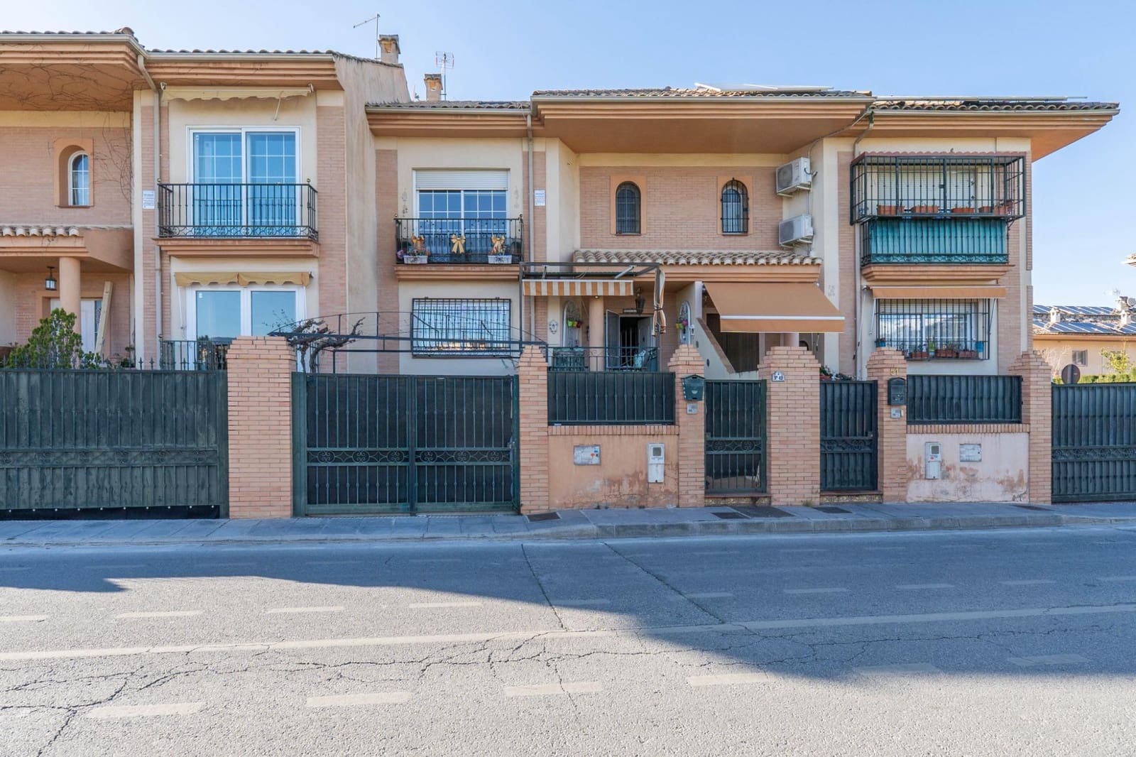 4 sypialnia Dom szeregowy na sprzedaż w Ogijares z basenem garażem - 284 900 € (Ref: 9434944)