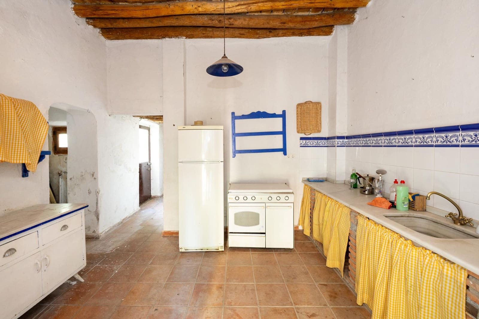 5 soveværelse Finca/Landehus til salg i Granada by med swimmingpool garage - € 680.000 (Ref: 9434947)