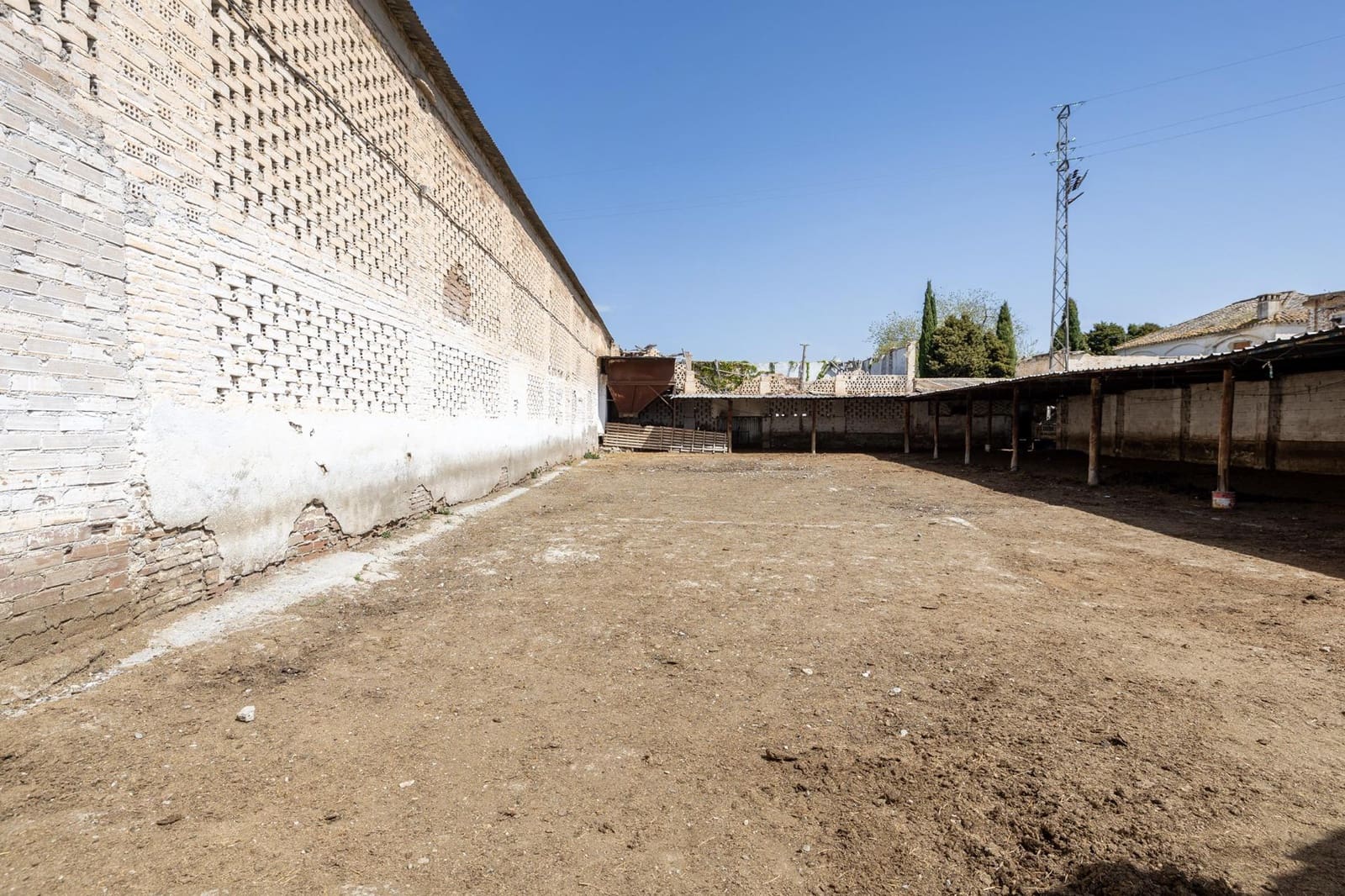 5 soveværelse Finca/Landehus til salg i Granada by med swimmingpool garage - € 680.000 (Ref: 9434947)