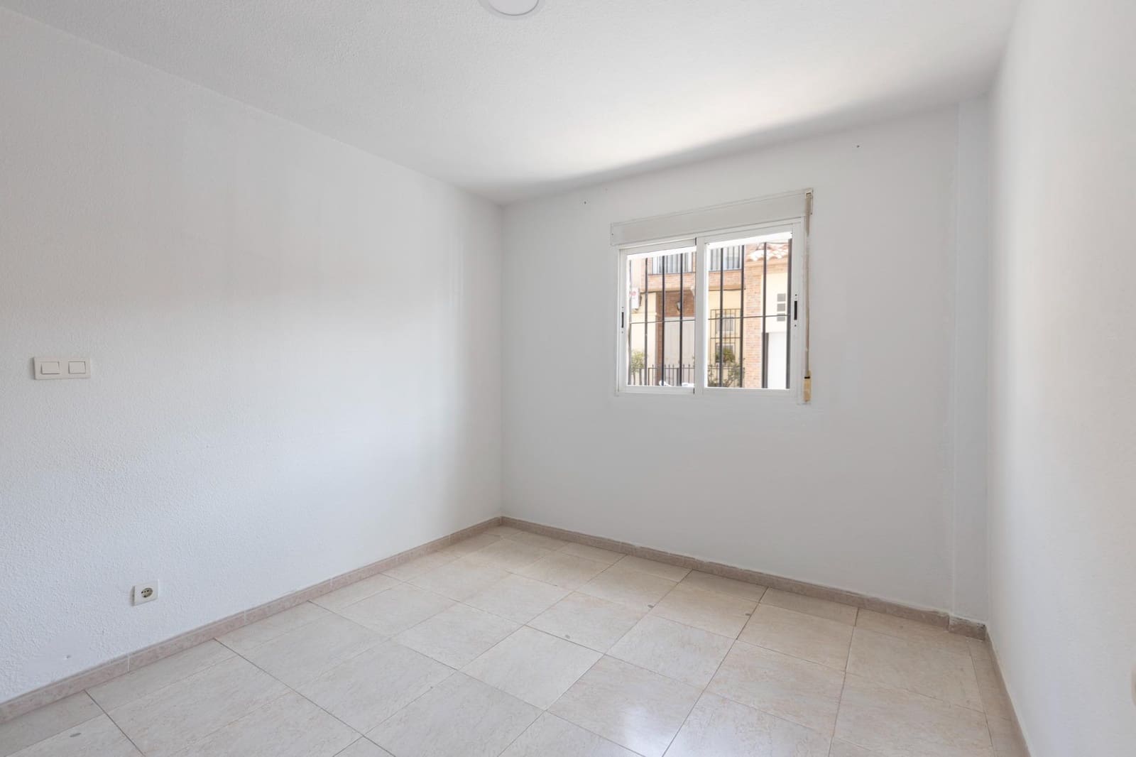 Komercyjne na sprzedaż w Maracena z garażem - 125 000 € (Ref: 9434949)