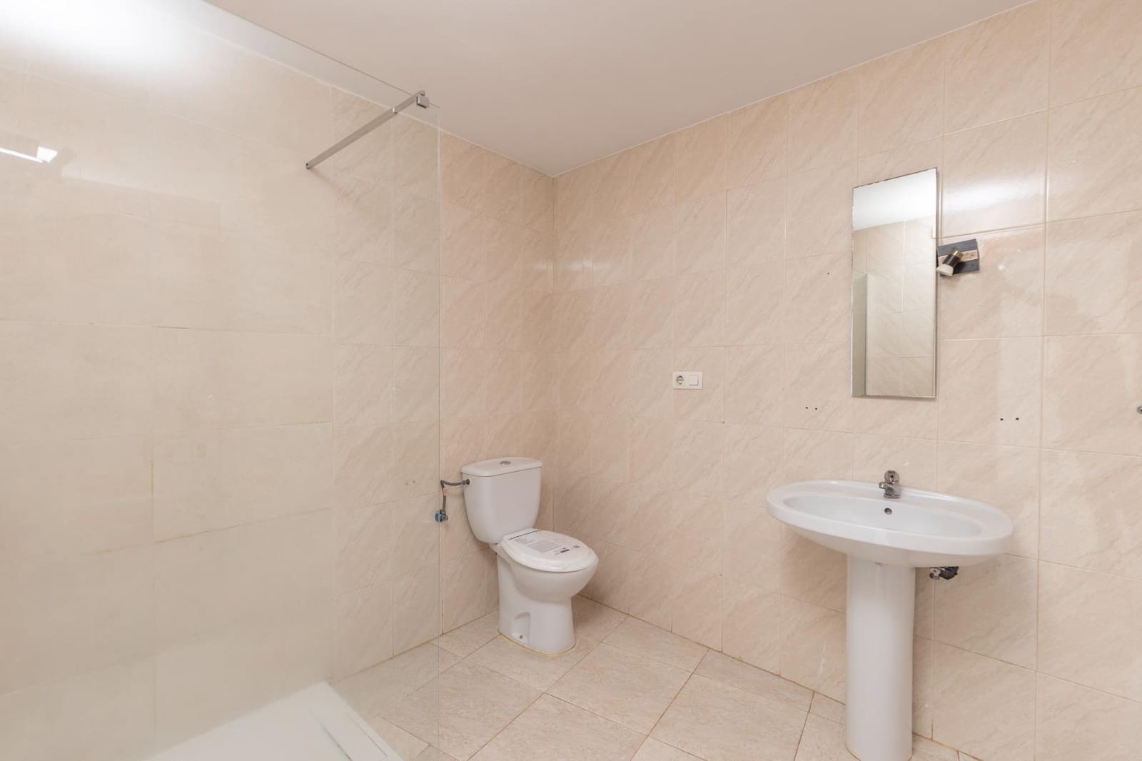 Komercyjne na sprzedaż w Maracena z garażem - 125 000 € (Ref: 9434949)