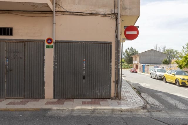 Commercial for sale in Maracena with garage - € 125,000 (Ref: 9434949)