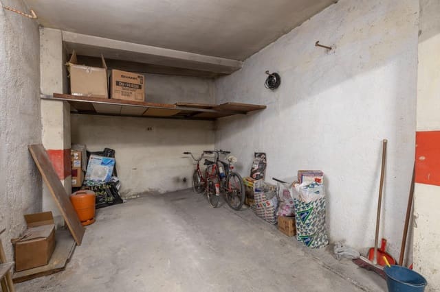 Garage til salg i Figares, Granada by - € 39.000 (Ref: 9434950)