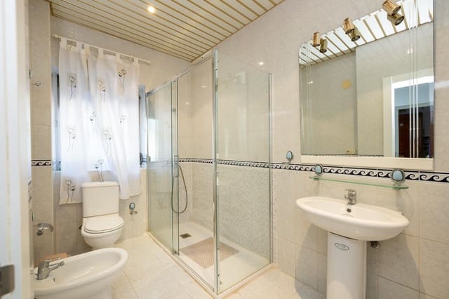 5 soveværelse Rækkehus til salg i Granada by - € 203.000 (Ref: 9434952)