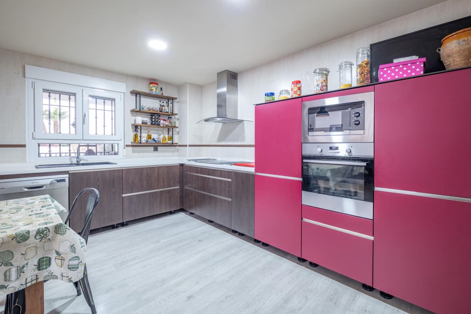 6 soverom Villa til salgs i Otura med svømmebasseng garasje - € 445 000 (Ref: 9434961)