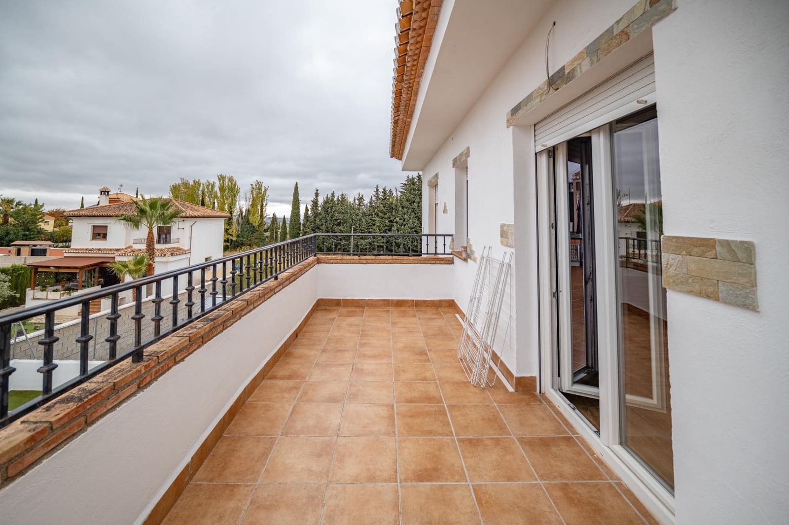 6 soverom Villa til salgs i Otura med svømmebasseng garasje - € 445 000 (Ref: 9434961)