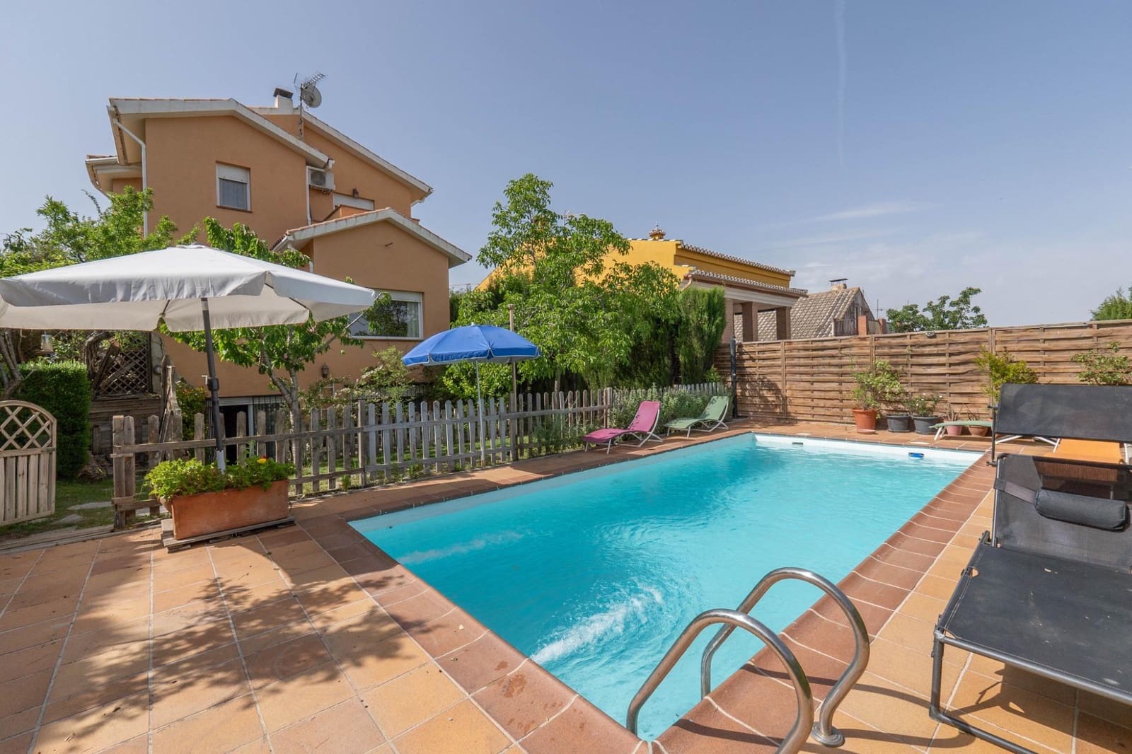 3 bedroom Villa for sale in La Zubia with pool garage - € 350,000 (Ref: 9434962)