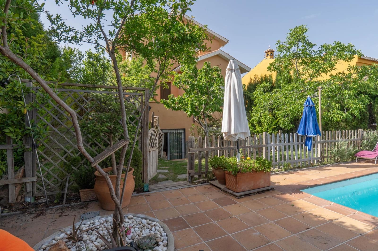 3 bedroom Villa for sale in La Zubia with pool garage - € 350,000 (Ref: 9434962)