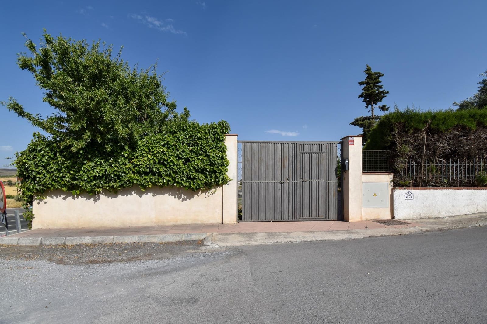 10 bedroom Villa for sale in Padul with pool garage - € 320,000 (Ref: 9434965)