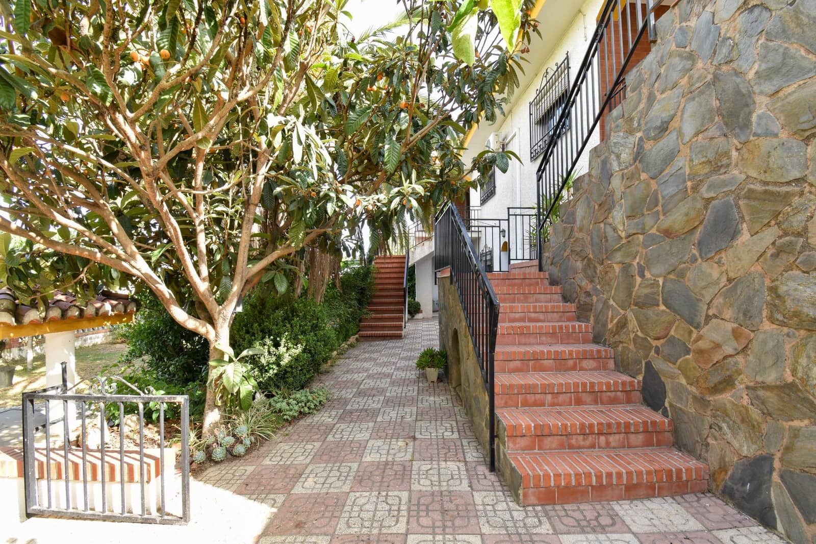 10 bedroom Villa for sale in Padul with pool garage - € 320,000 (Ref: 9434965)