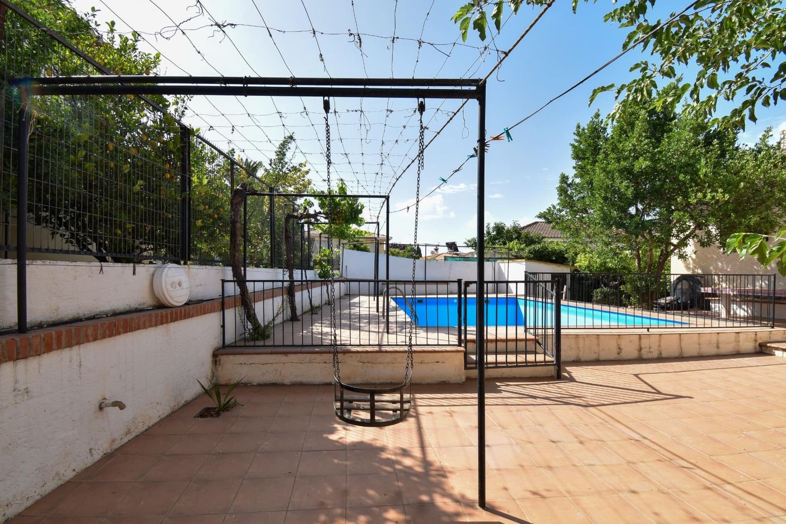 10 bedroom Villa for sale in Padul with pool garage - € 320,000 (Ref: 9434965)