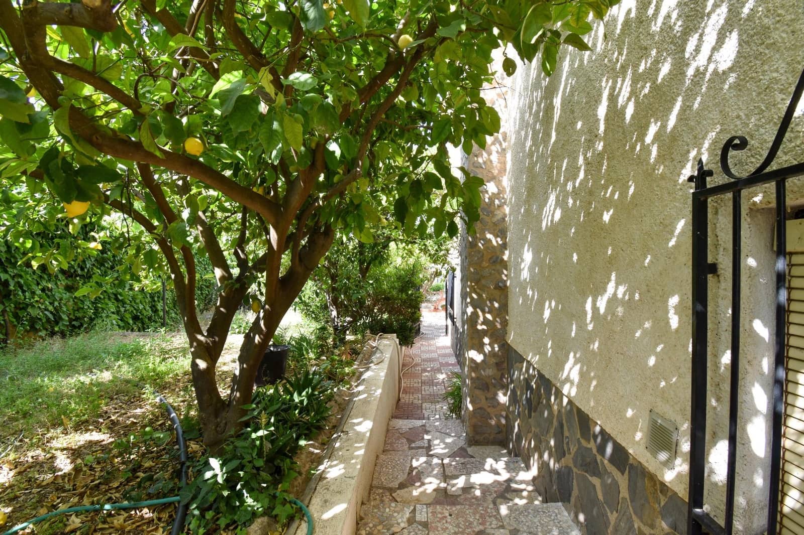 10 bedroom Villa for sale in Padul with pool garage - € 320,000 (Ref: 9434965)