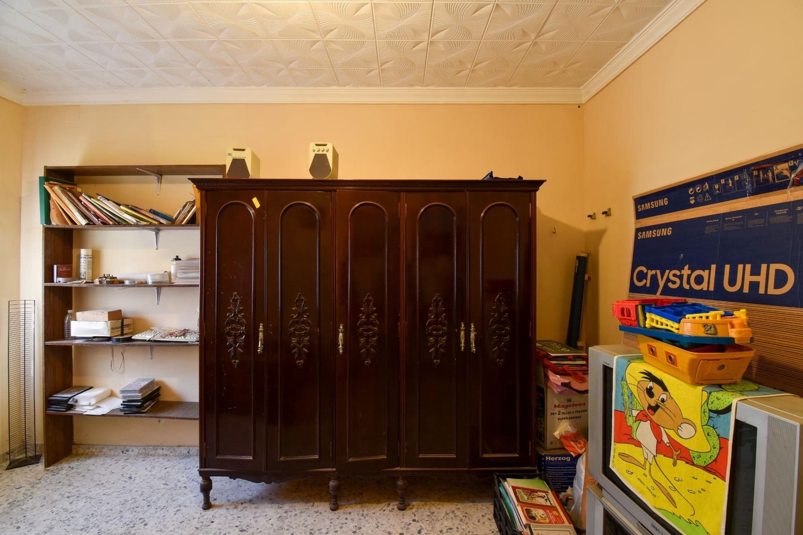 10 bedroom Villa for sale in Padul with pool garage - € 320,000 (Ref: 9434965)