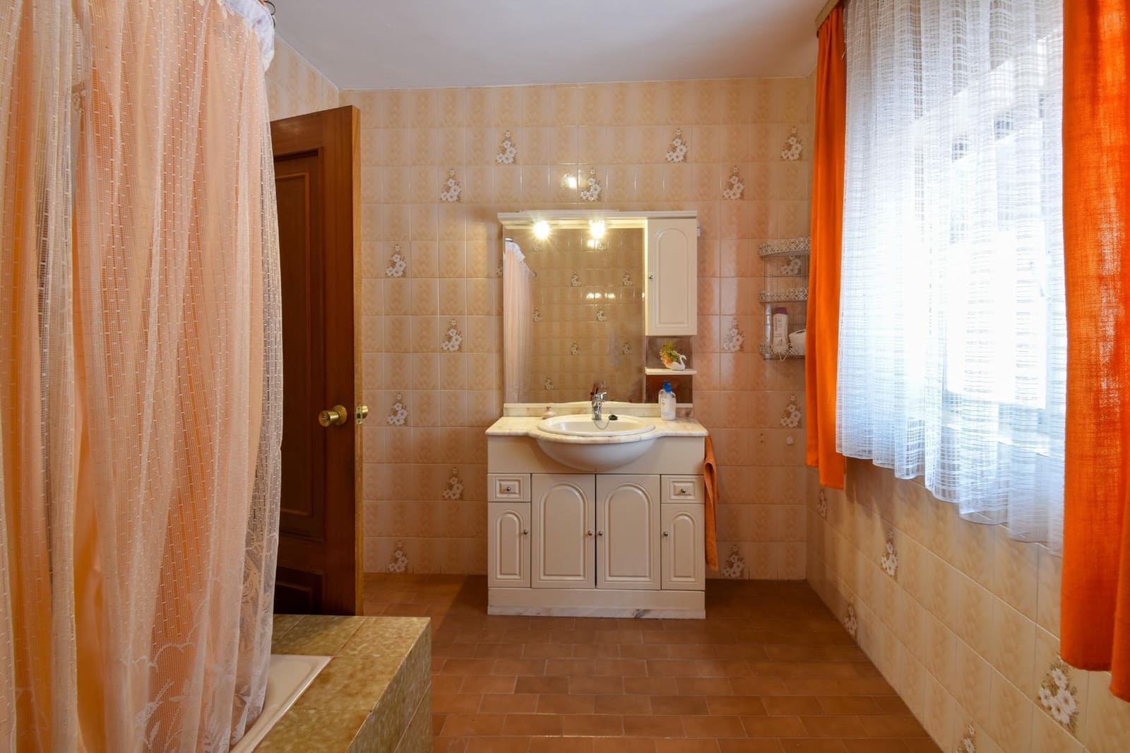 10 bedroom Villa for sale in Padul with pool garage - € 320,000 (Ref: 9434965)