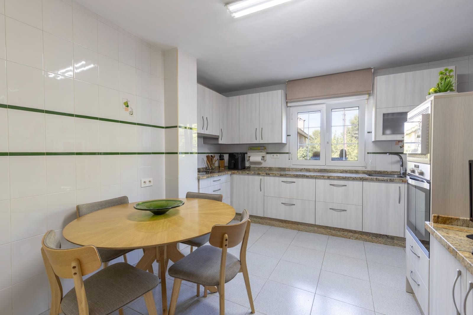 5 soveværelse Villa til salg i Gojar med swimmingpool garage - € 467.000 (Ref: 9434973)