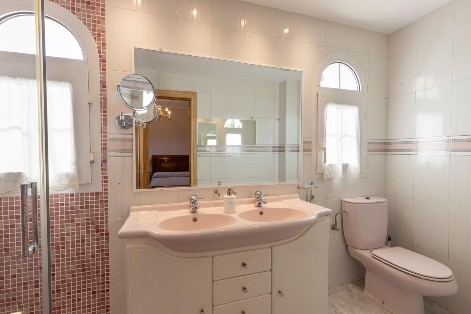 5 soveværelse Villa til salg i Gojar med swimmingpool garage - € 467.000 (Ref: 9434973)