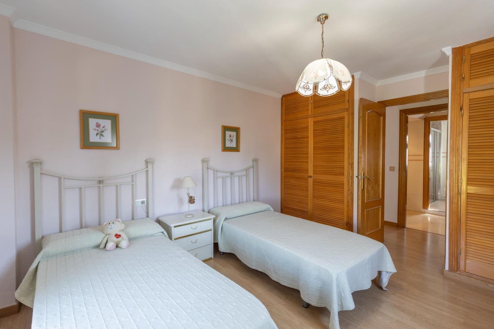 5 soveværelse Villa til salg i Gojar med swimmingpool garage - € 467.000 (Ref: 9434973)