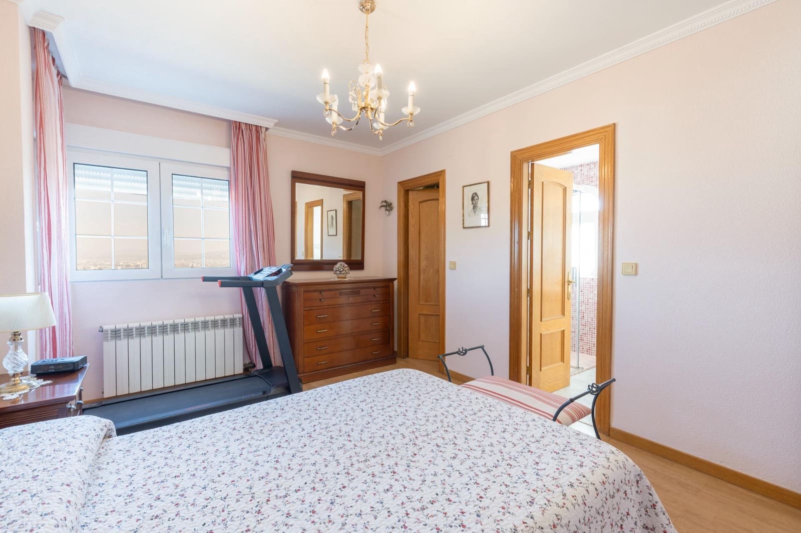 5 soveværelse Villa til salg i Gojar med swimmingpool garage - € 467.000 (Ref: 9434973)