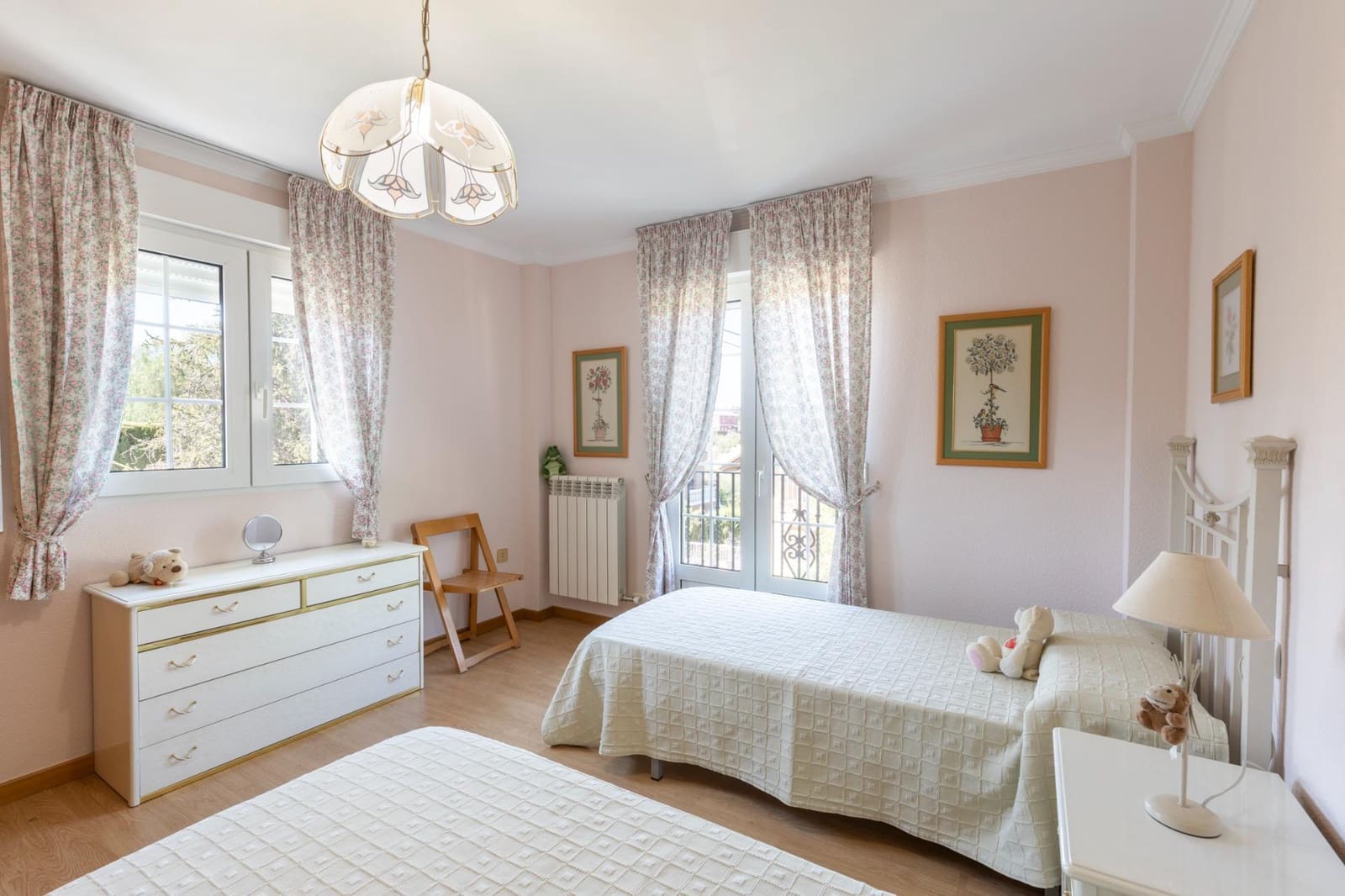 5 soveværelse Villa til salg i Gojar med swimmingpool garage - € 467.000 (Ref: 9434973)