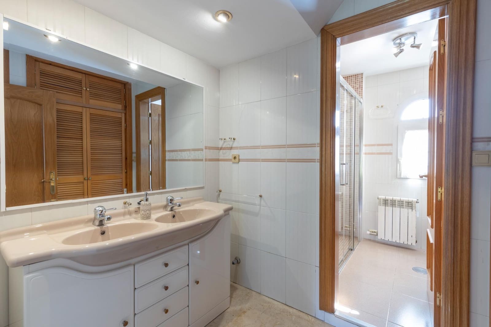 5 soveværelse Villa til salg i Gojar med swimmingpool garage - € 467.000 (Ref: 9434973)