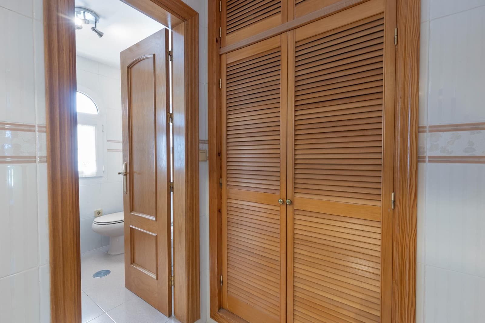 5 soveværelse Villa til salg i Gojar med swimmingpool garage - € 467.000 (Ref: 9434973)