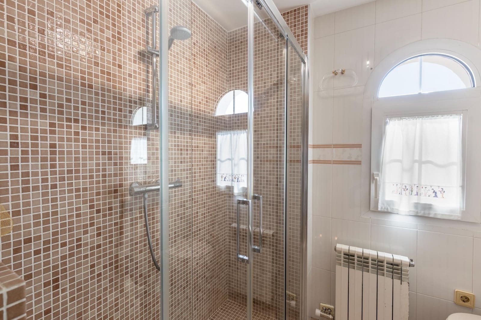 5 soveværelse Villa til salg i Gojar med swimmingpool garage - € 467.000 (Ref: 9434973)