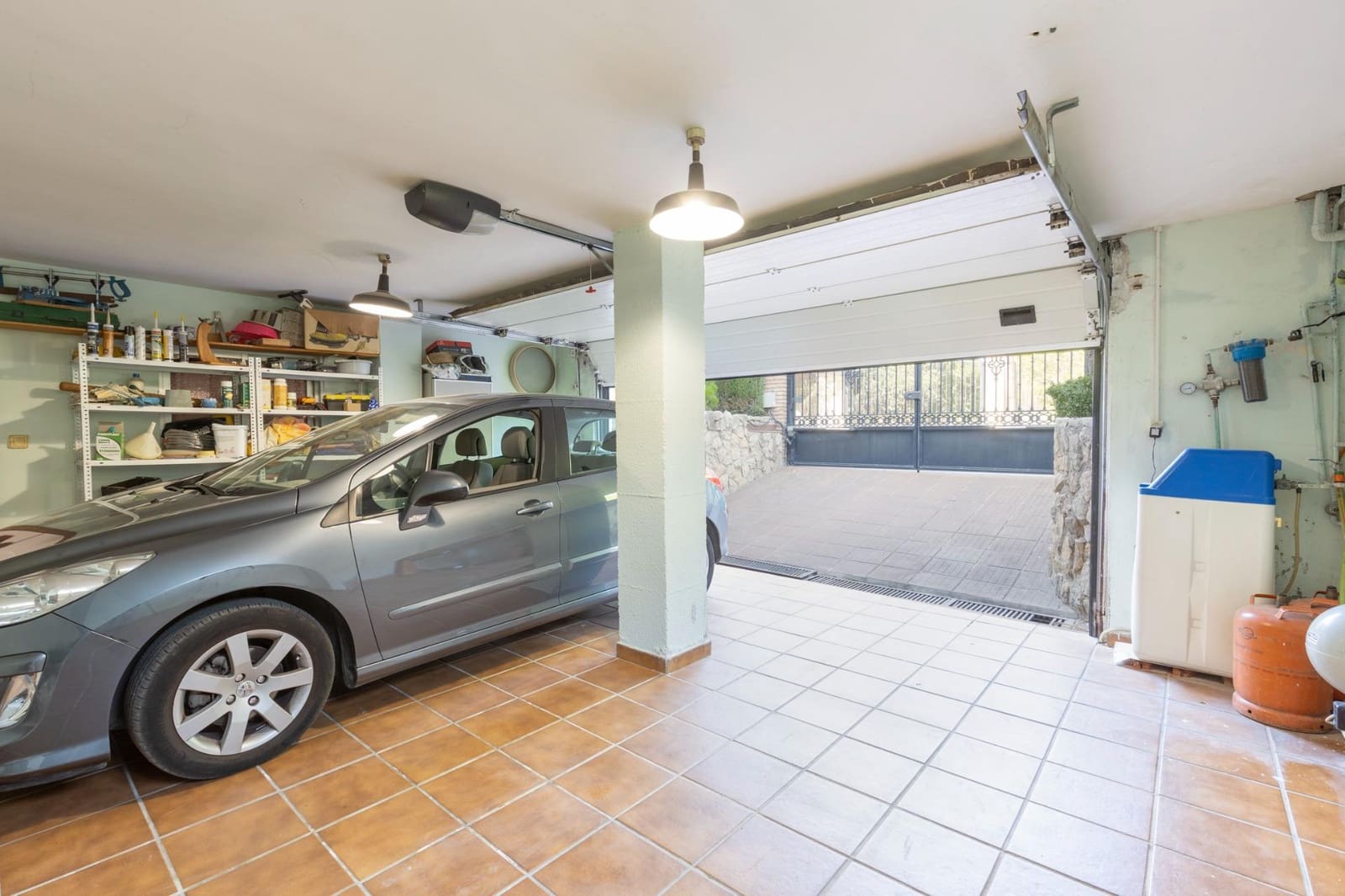 5 soveværelse Villa til salg i Gojar med swimmingpool garage - € 467.000 (Ref: 9434973)