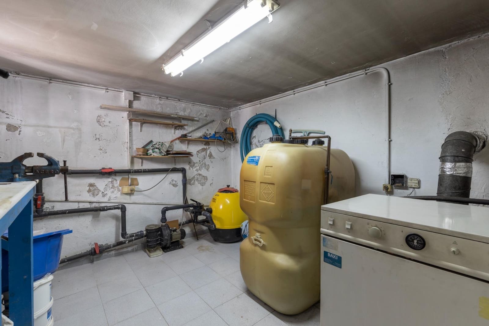 5 soveværelse Villa til salg i Gojar med swimmingpool garage - € 467.000 (Ref: 9434973)