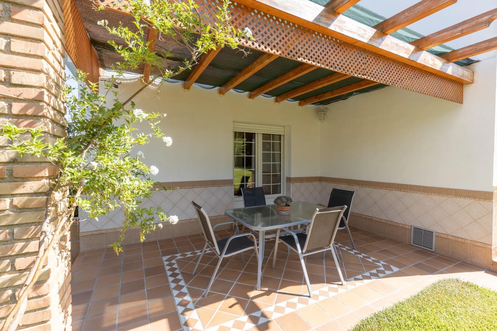 5 soveværelse Villa til salg i Gojar med swimmingpool garage - € 467.000 (Ref: 9434973)