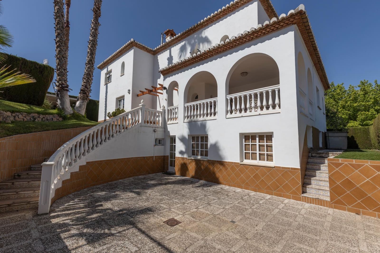 5 soveværelse Villa til salg i Gojar med swimmingpool garage - € 467.000 (Ref: 9434973)