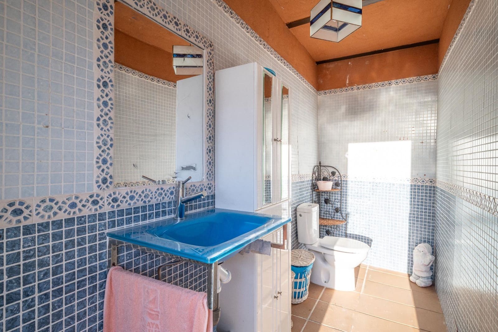 5 bedroom Villa for sale in Huetor Vega with garage - € 470,000 (Ref: 9434974)