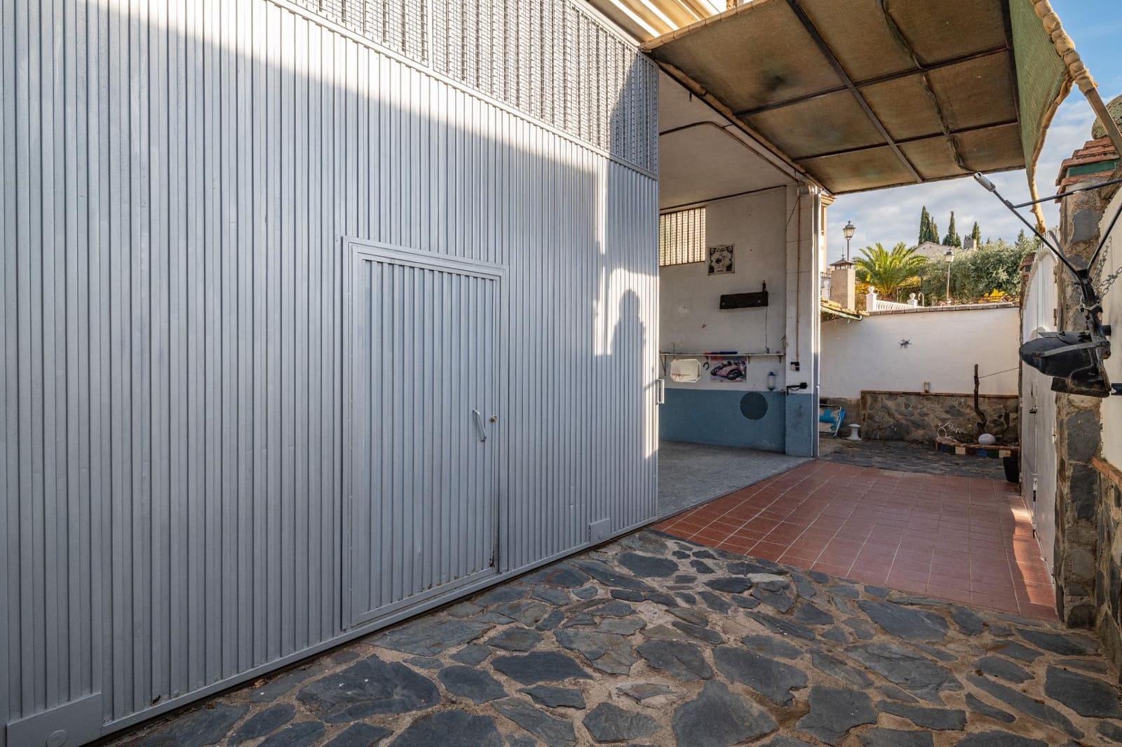 5 bedroom Villa for sale in Huetor Vega with garage - € 470,000 (Ref: 9434974)