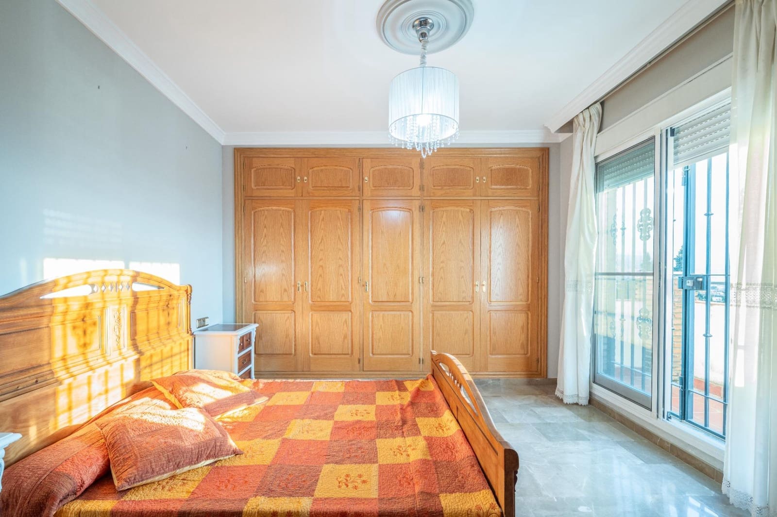 5 bedroom Villa for sale in Huetor Vega with garage - € 470,000 (Ref: 9434974)