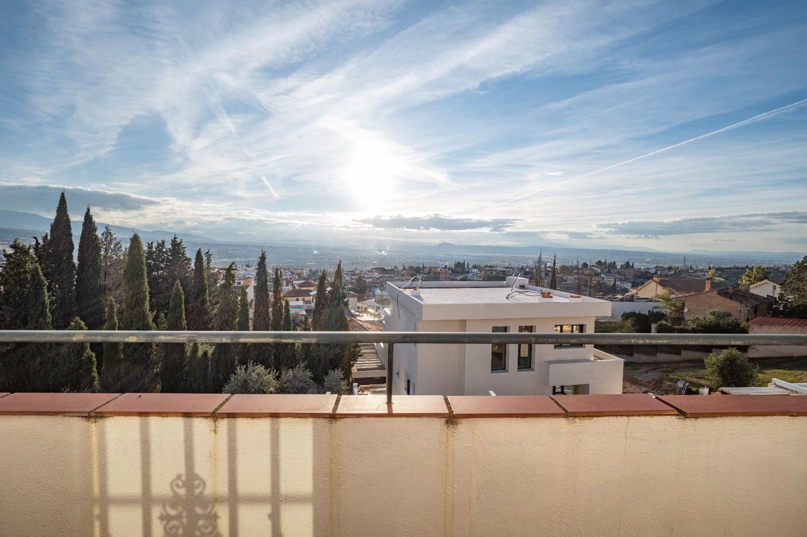 5 bedroom Villa for sale in Huetor Vega with garage - € 470,000 (Ref: 9434974)